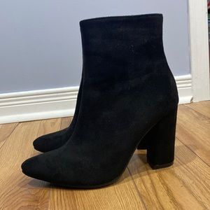 (Originally 62$) Minimalist Chunky Heeled Boots
